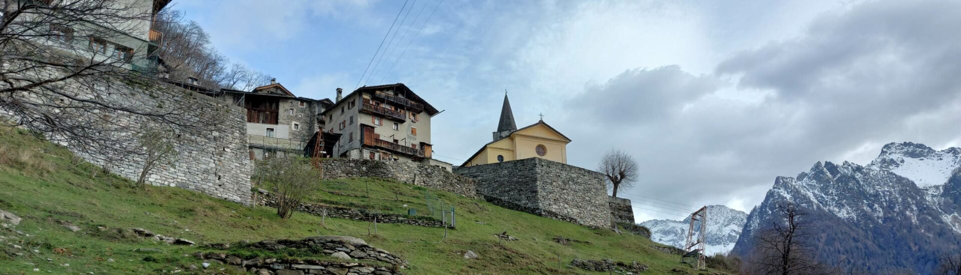 Escursione ai Borghi Fantasma di Savogno e Dasile